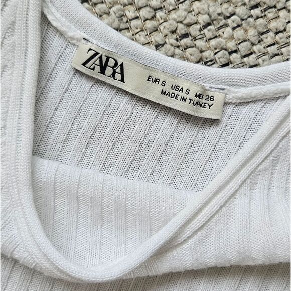 💝White Ribbed Sleeveless Top - Picture 2 of 2